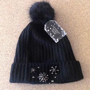 NWT Victoria’s Secret Pom Pom hat